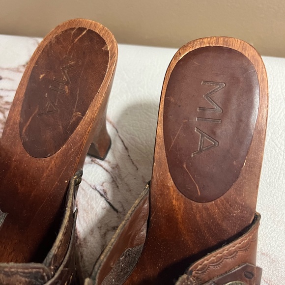 Vintage MIA Brown Leather Wooden Heel Clogs 70s 90’s Braided Studded Brass Y2K 8